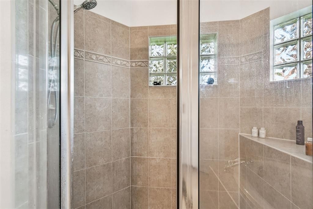 Activo con contrato: $629,500 (4 camas, 3 baños, 2498 Pies cuadrados)