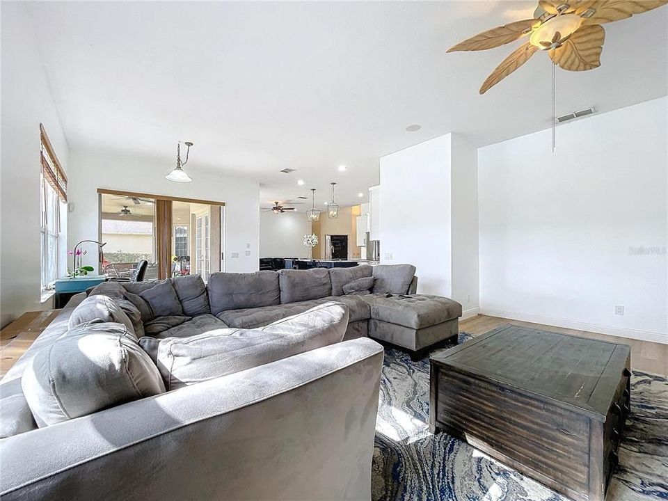 Activo con contrato: $629,500 (4 camas, 3 baños, 2498 Pies cuadrados)