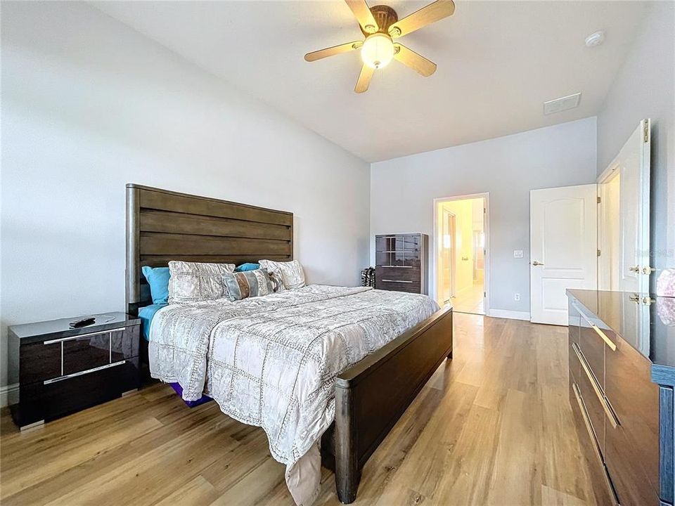 Activo con contrato: $629,500 (4 camas, 3 baños, 2498 Pies cuadrados)