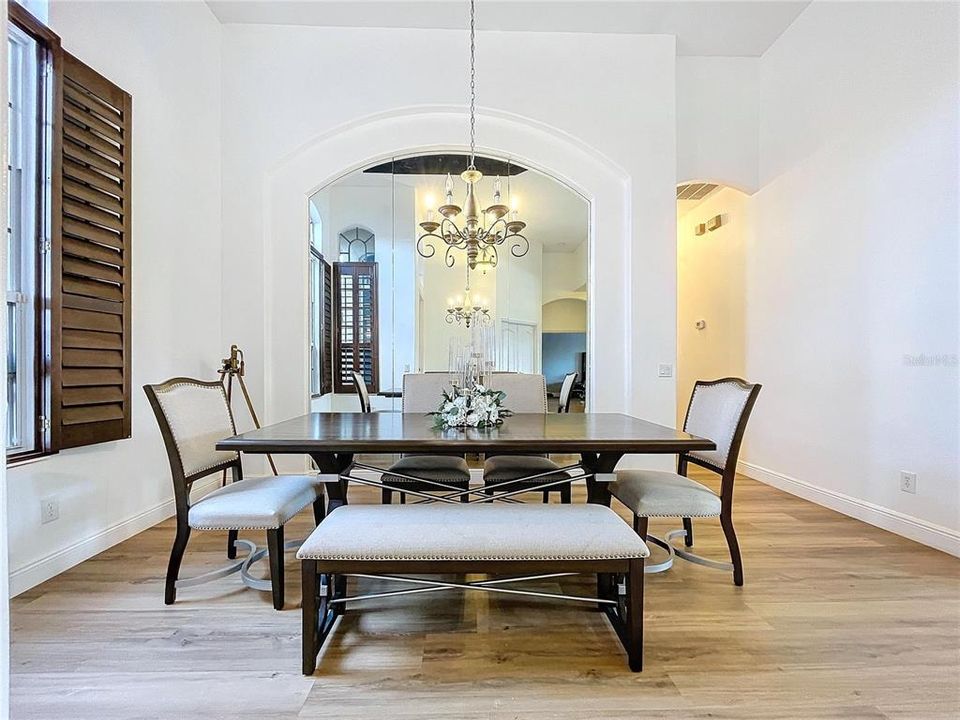 Activo con contrato: $629,500 (4 camas, 3 baños, 2498 Pies cuadrados)