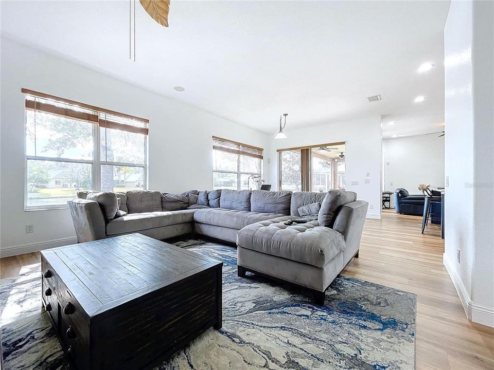 Activo con contrato: $629,500 (4 camas, 3 baños, 2498 Pies cuadrados)