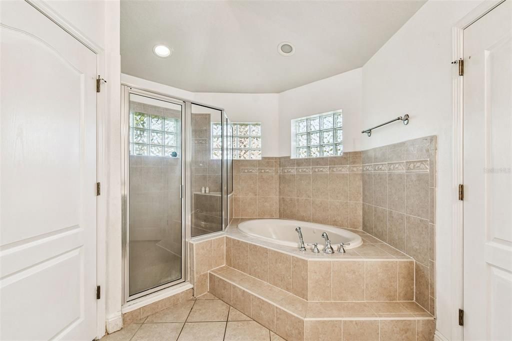 Activo con contrato: $629,500 (4 camas, 3 baños, 2498 Pies cuadrados)