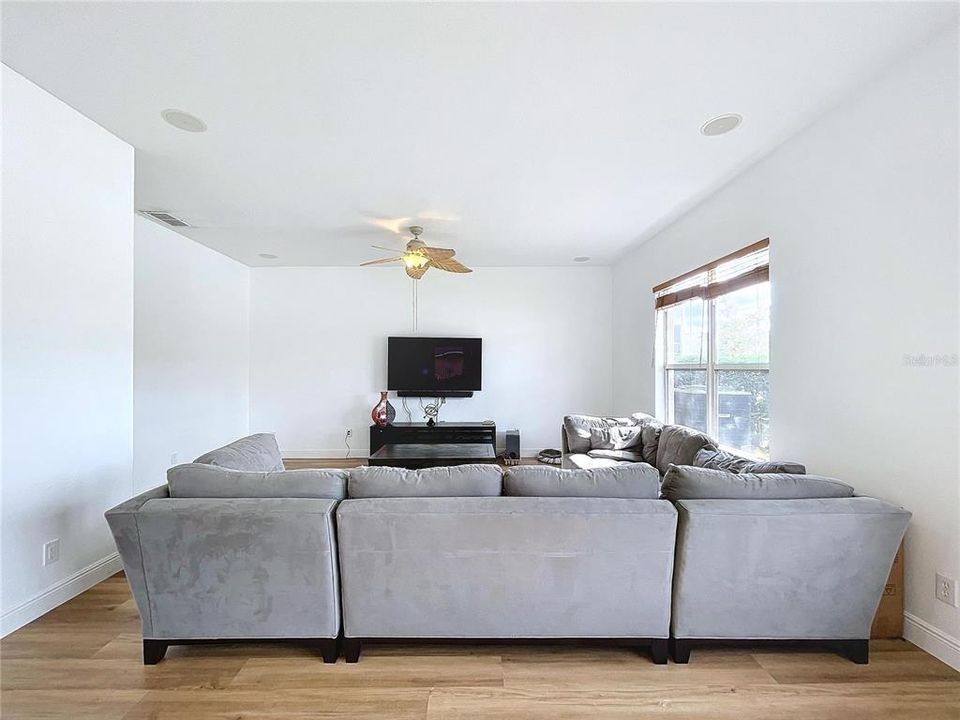 Activo con contrato: $629,500 (4 camas, 3 baños, 2498 Pies cuadrados)