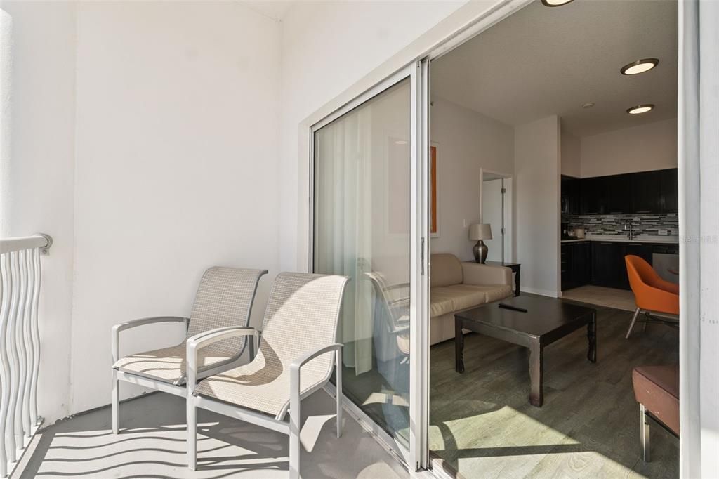 На продажу: $149,999 (2 спален, 2 ванн, 1067 Квадратных фут)