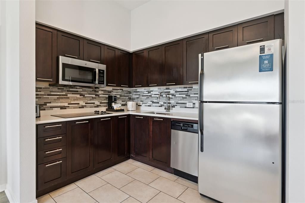 На продажу: $149,999 (2 спален, 2 ванн, 1067 Квадратных фут)