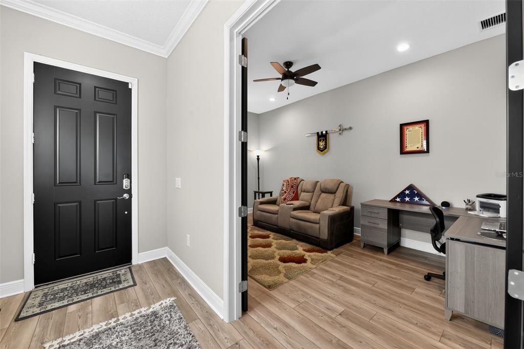 Activo con contrato: $770,000 (3 camas, 2 baños, 2427 Pies cuadrados)