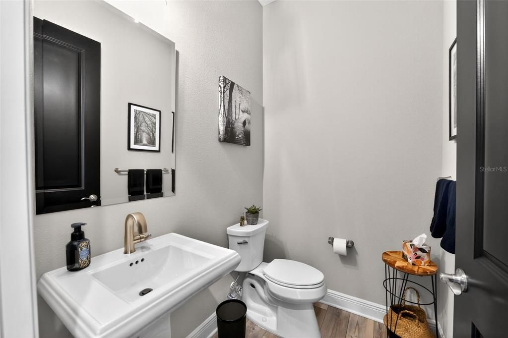 Activo con contrato: $770,000 (3 camas, 2 baños, 2427 Pies cuadrados)