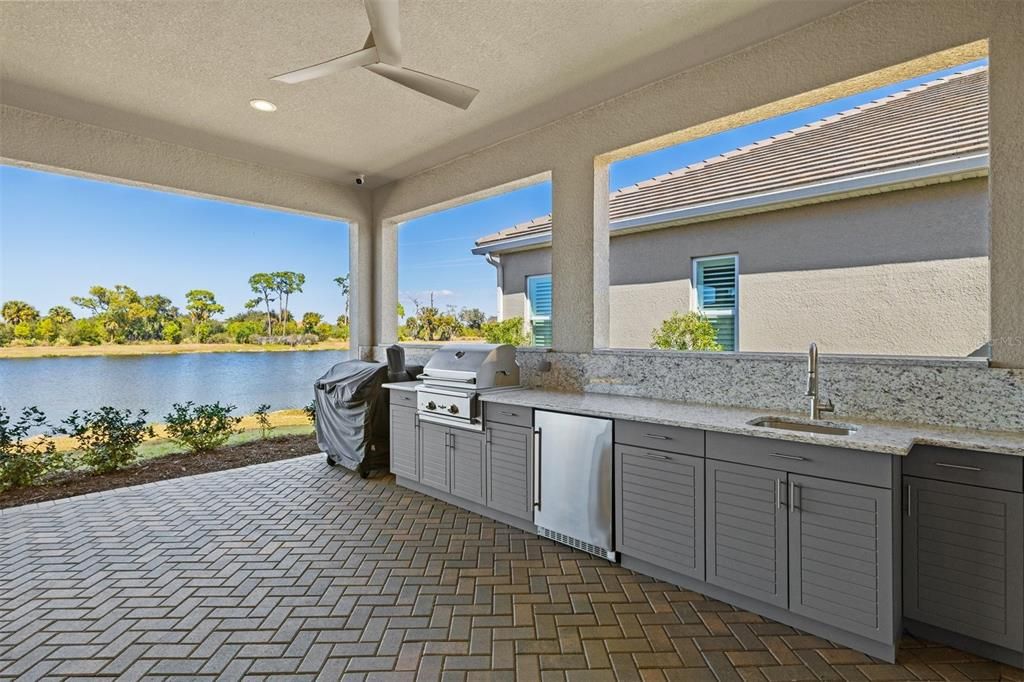Activo con contrato: $770,000 (3 camas, 2 baños, 2427 Pies cuadrados)