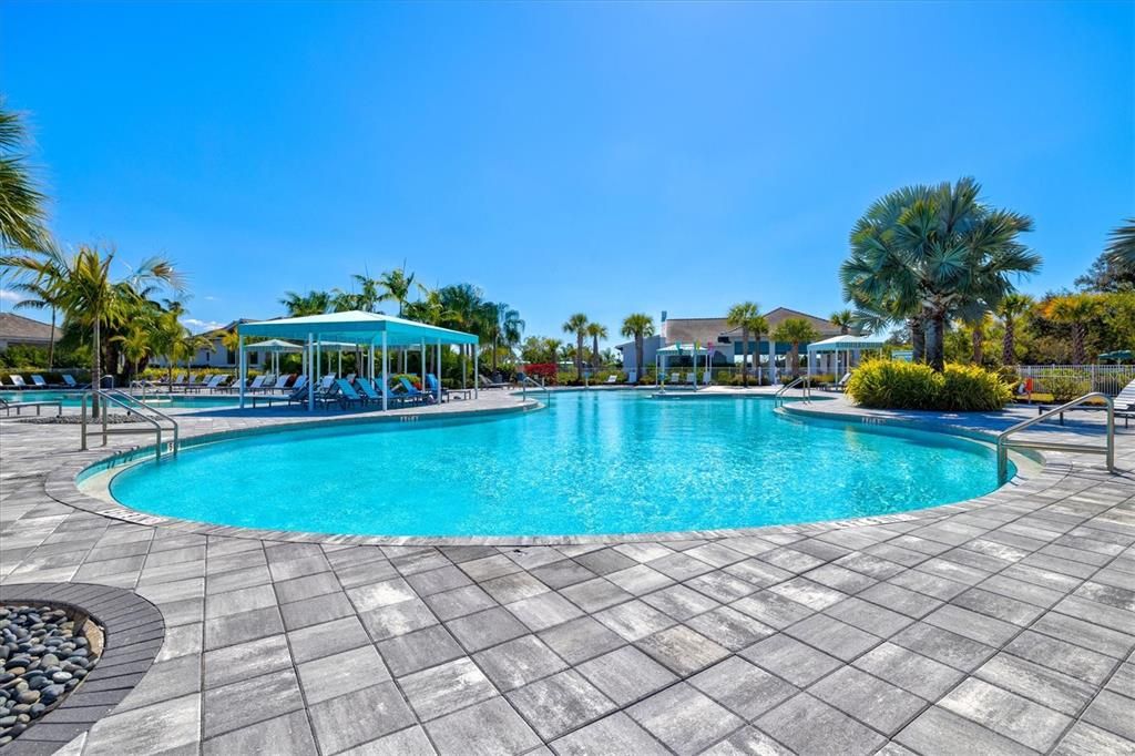 Activo con contrato: $770,000 (3 camas, 2 baños, 2427 Pies cuadrados)