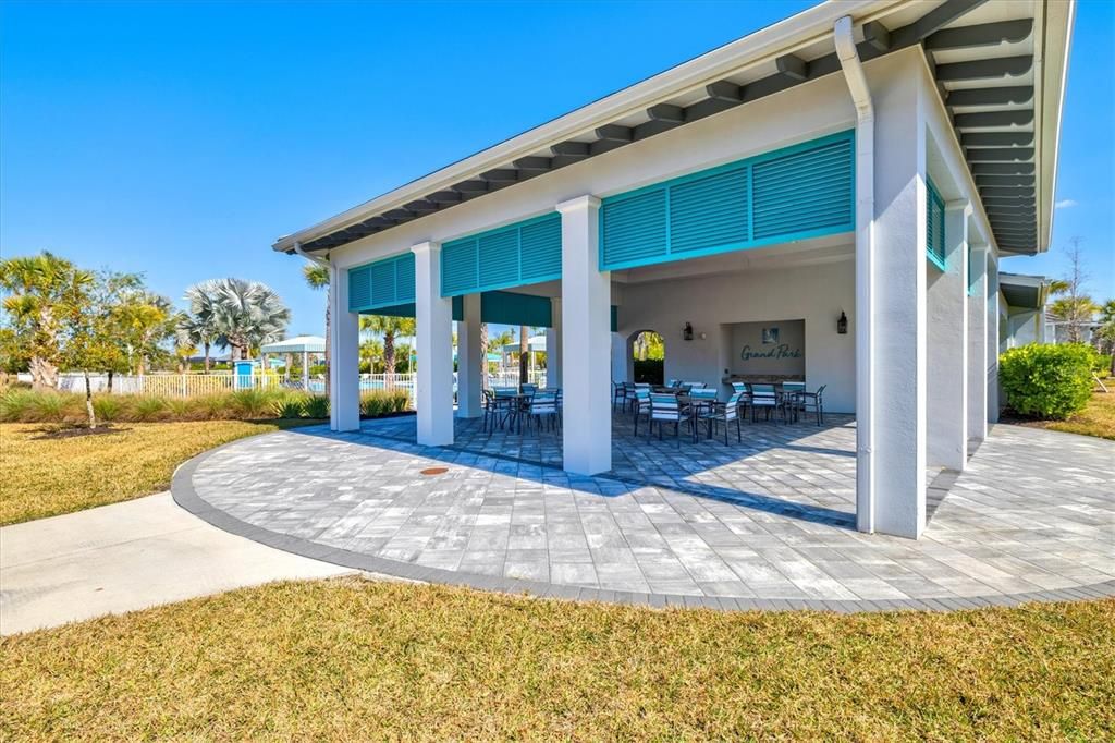 Activo con contrato: $770,000 (3 camas, 2 baños, 2427 Pies cuadrados)