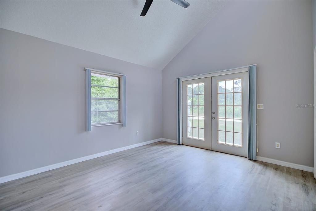 For Sale: $229,000 (3 beds, 2 baths, 1556 Square Feet)
