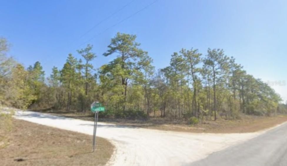 На продажу: $68,000 (0.76 acres)