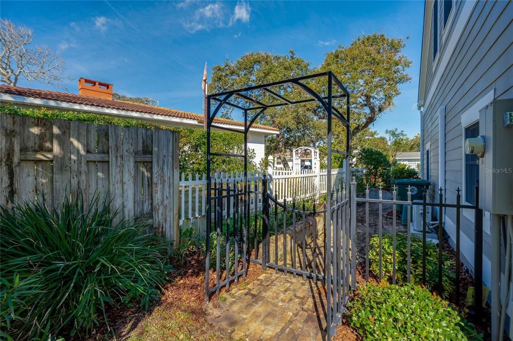 For Sale: $899,000 (4 beds, 2 baths, 3300 Square Feet)