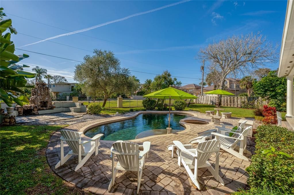 For Sale: $899,000 (4 beds, 2 baths, 3300 Square Feet)