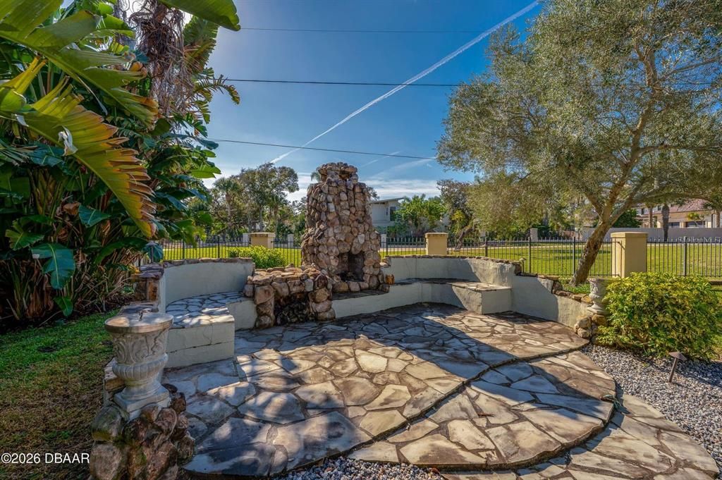 For Sale: $899,000 (4 beds, 2 baths, 3300 Square Feet)