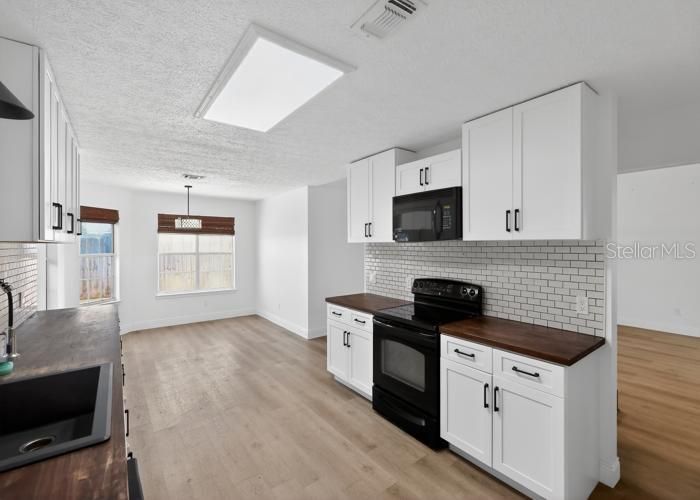 For Sale: $424,000 (3 beds, 2 baths, 1679 Square Feet)