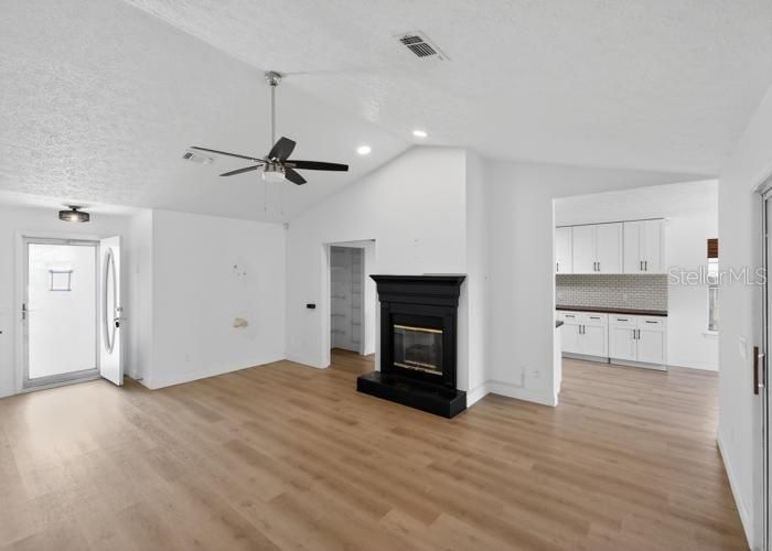 For Sale: $424,000 (3 beds, 2 baths, 1679 Square Feet)