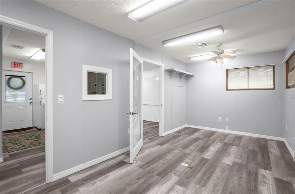 For Sale: $285,000 (0 beds, 0 baths, 1156 Square Feet)