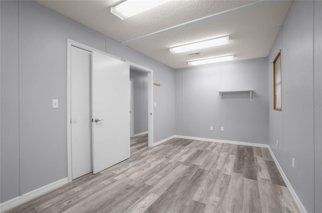 For Sale: $285,000 (0 beds, 0 baths, 1156 Square Feet)