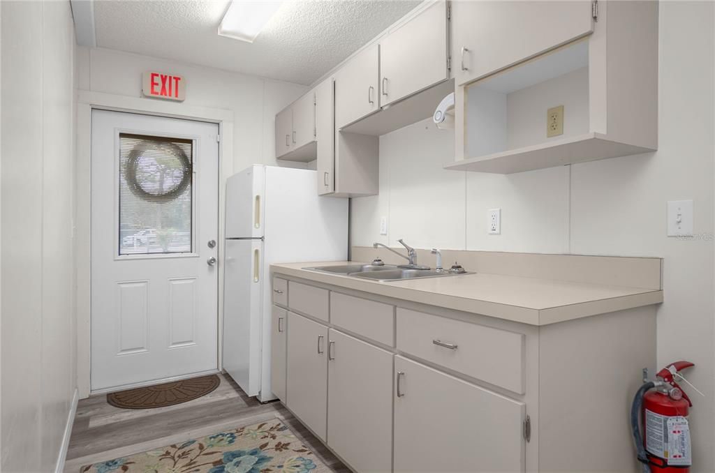 For Sale: $285,000 (0 beds, 0 baths, 1156 Square Feet)