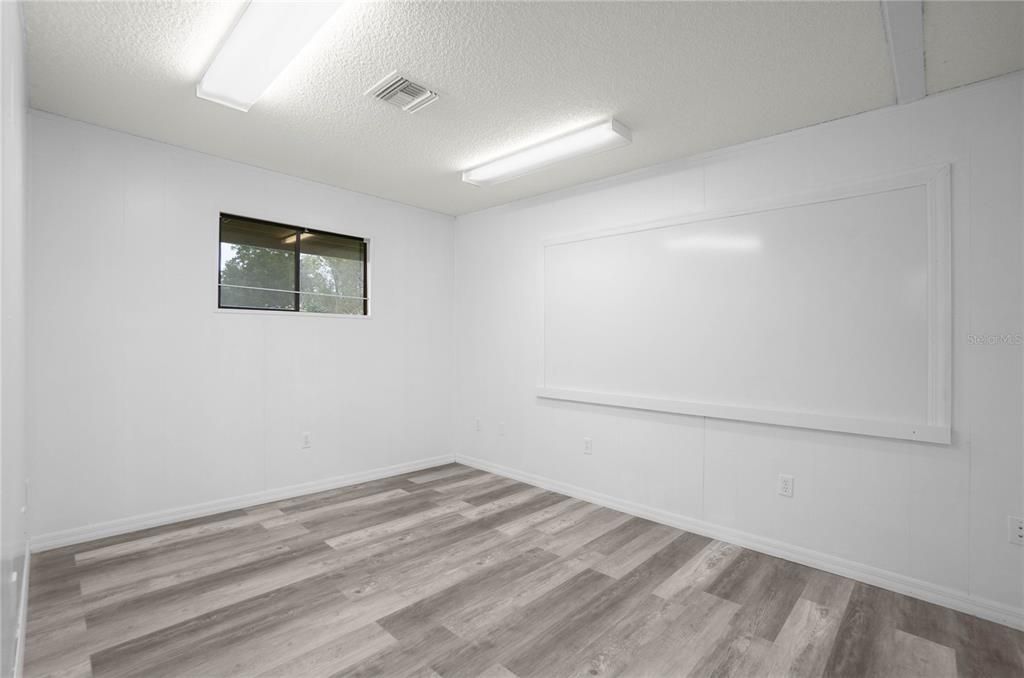 For Sale: $285,000 (0 beds, 0 baths, 1156 Square Feet)
