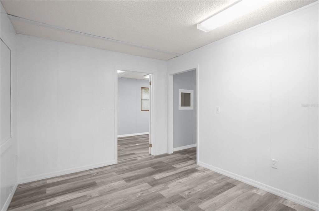 For Sale: $285,000 (0 beds, 0 baths, 1156 Square Feet)