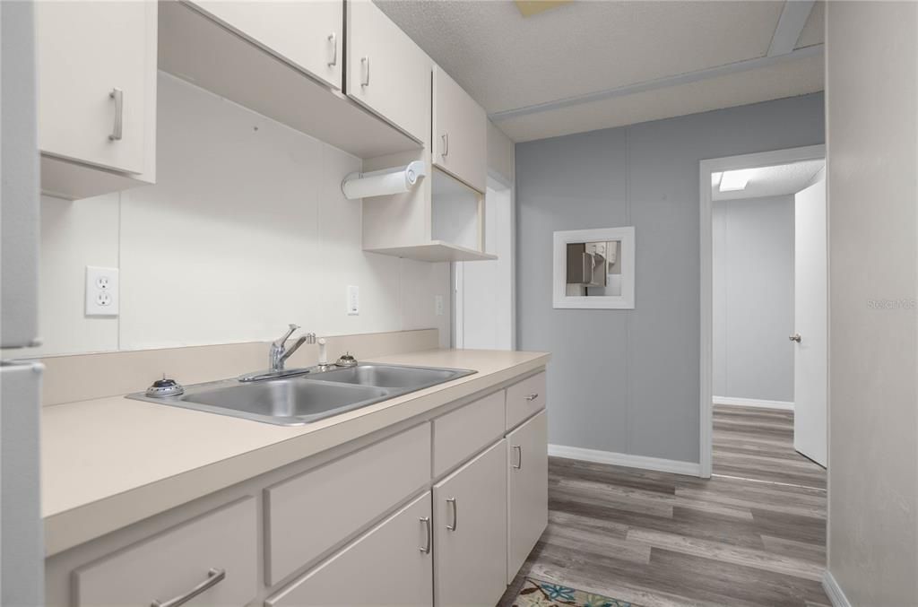 For Sale: $285,000 (0 beds, 0 baths, 1156 Square Feet)