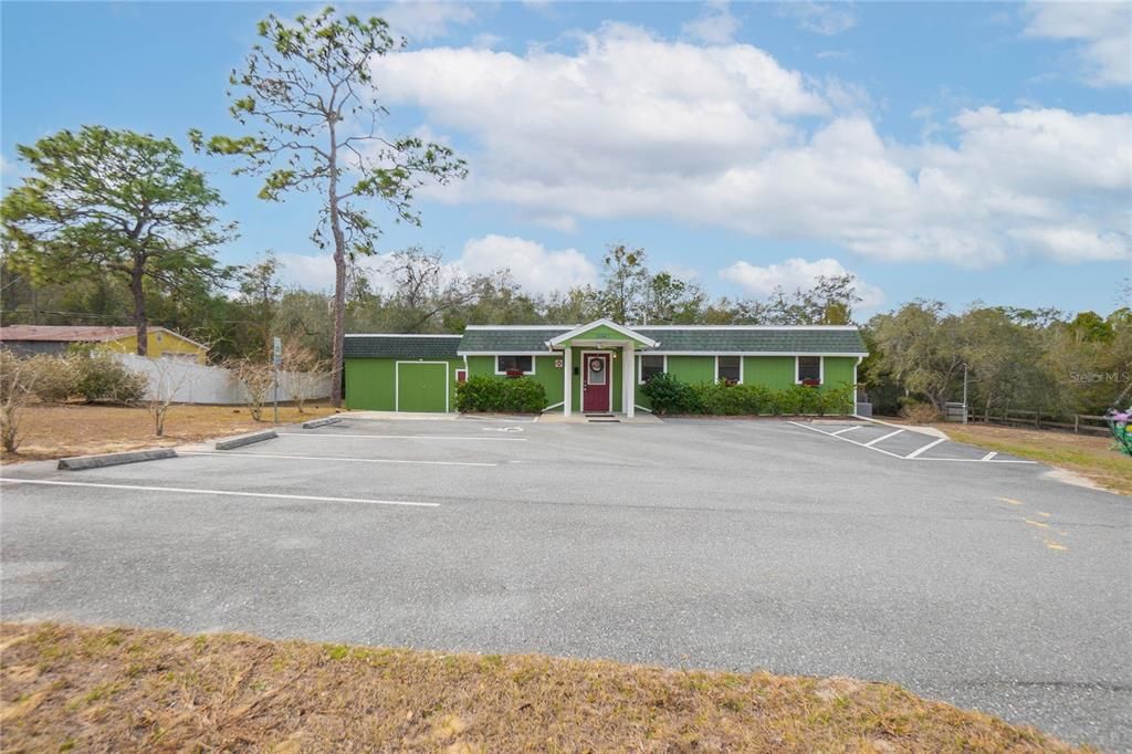 For Sale: $285,000 (0 beds, 0 baths, 1156 Square Feet)