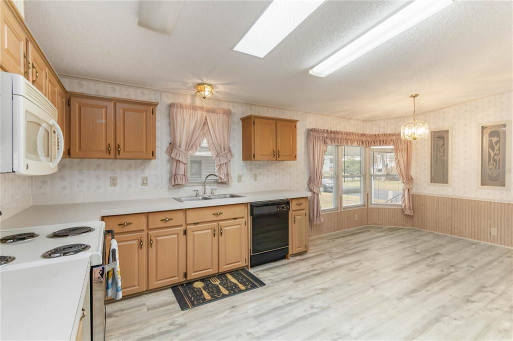 For Sale: $209,900 (2 beds, 2 baths, 1565 Square Feet)