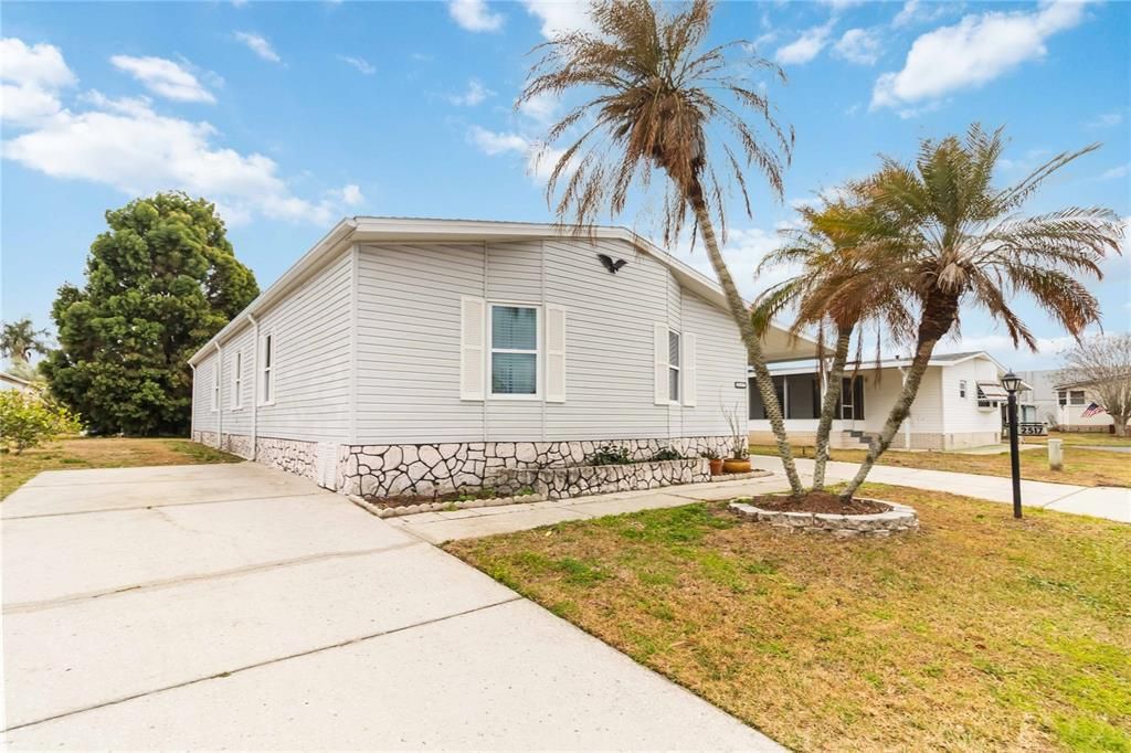 For Sale: $209,900 (2 beds, 2 baths, 1565 Square Feet)