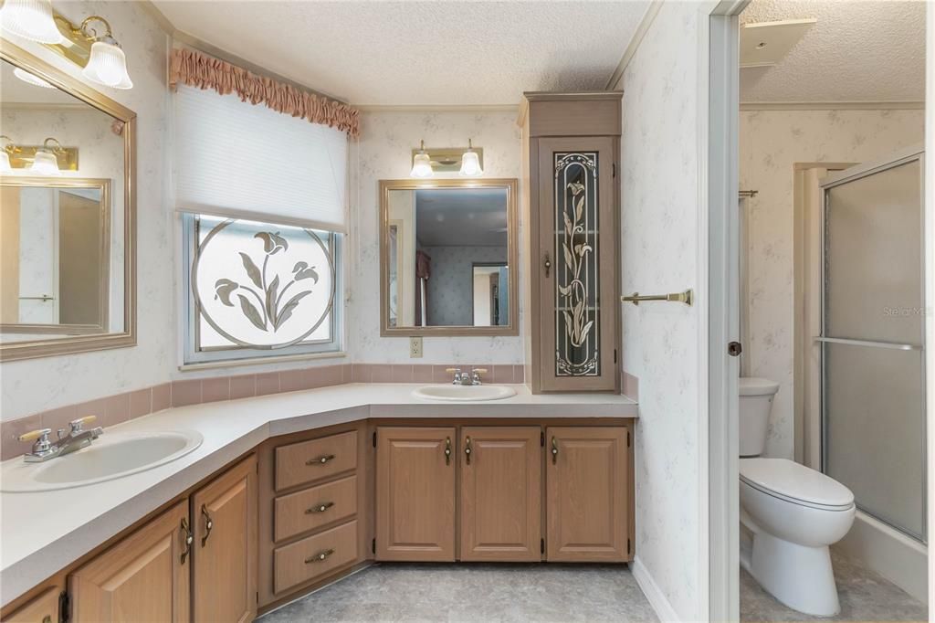 For Sale: $209,900 (2 beds, 2 baths, 1565 Square Feet)