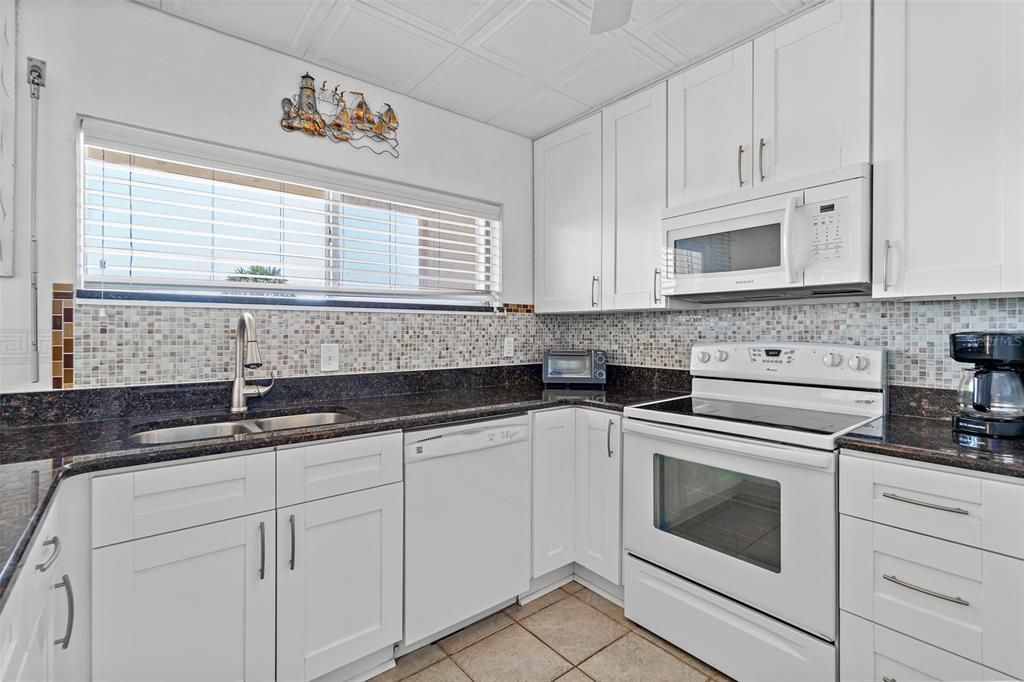 待售: $490,000 (2 贝兹, 2 浴室, 900 平方英尺)