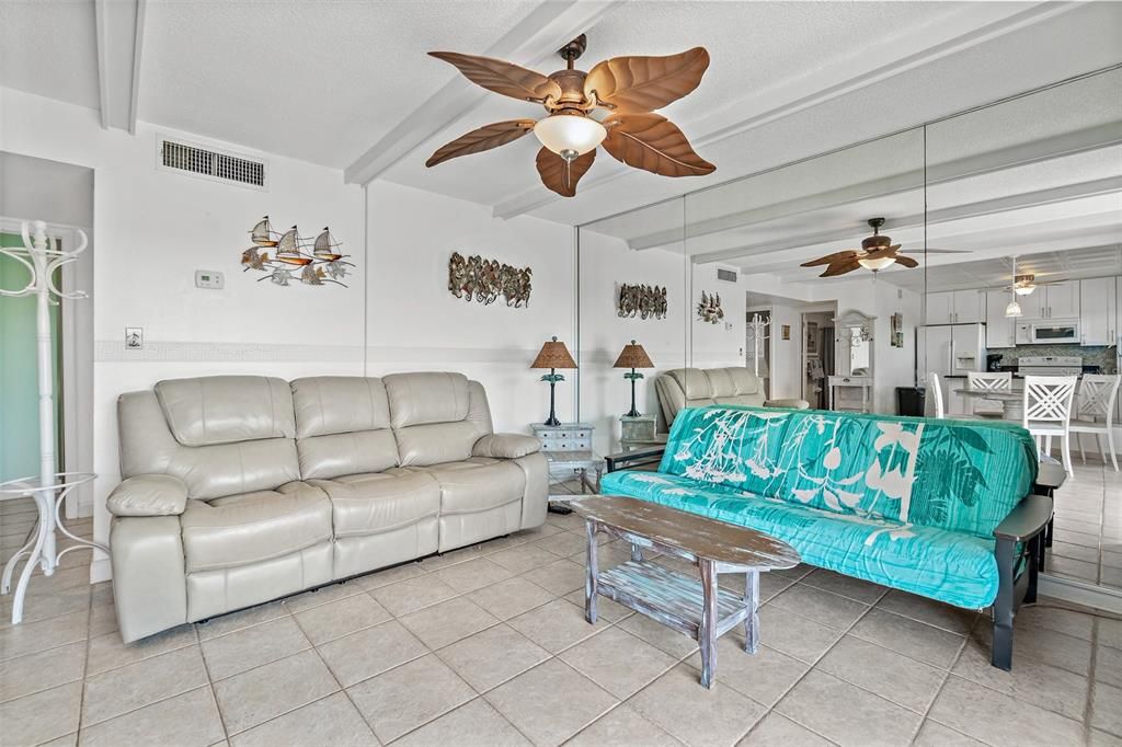 待售: $490,000 (2 贝兹, 2 浴室, 900 平方英尺)