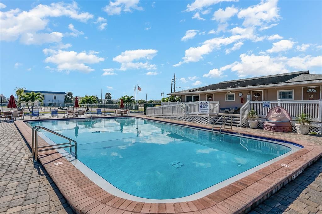 待售: $490,000 (2 贝兹, 2 浴室, 900 平方英尺)