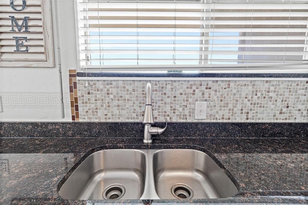 待售: $490,000 (2 贝兹, 2 浴室, 900 平方英尺)