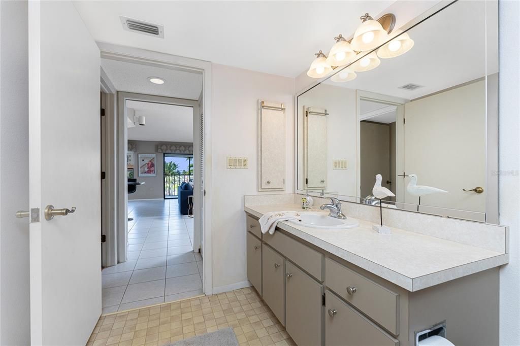 For Sale: $340,000 (2 beds, 2 baths, 1516 Square Feet)