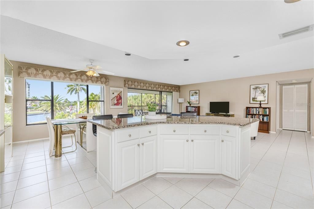 For Sale: $340,000 (2 beds, 2 baths, 1516 Square Feet)