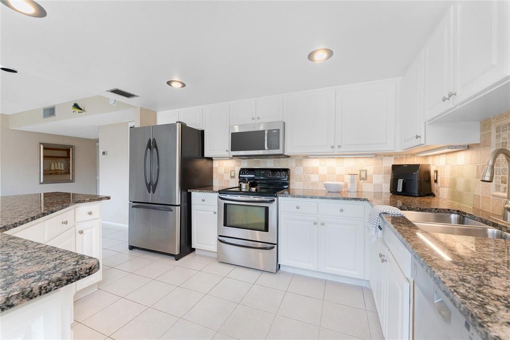 For Sale: $340,000 (2 beds, 2 baths, 1516 Square Feet)