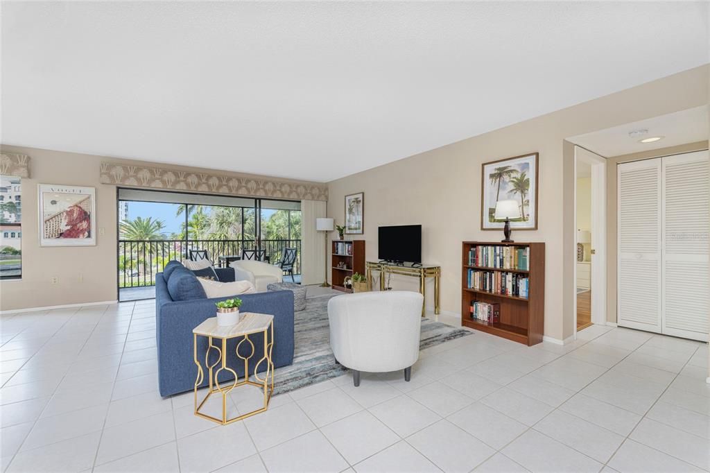 For Sale: $340,000 (2 beds, 2 baths, 1516 Square Feet)