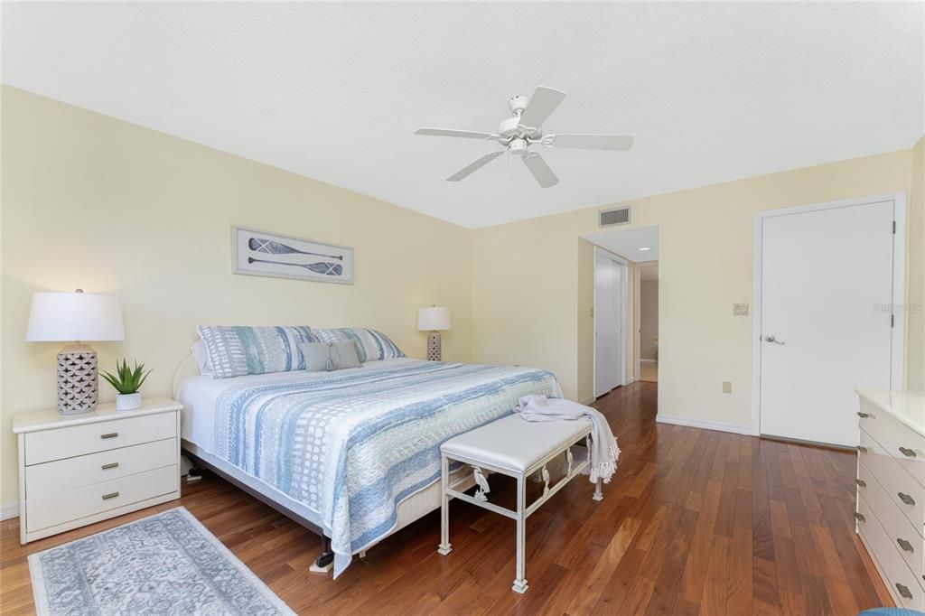 For Sale: $340,000 (2 beds, 2 baths, 1516 Square Feet)