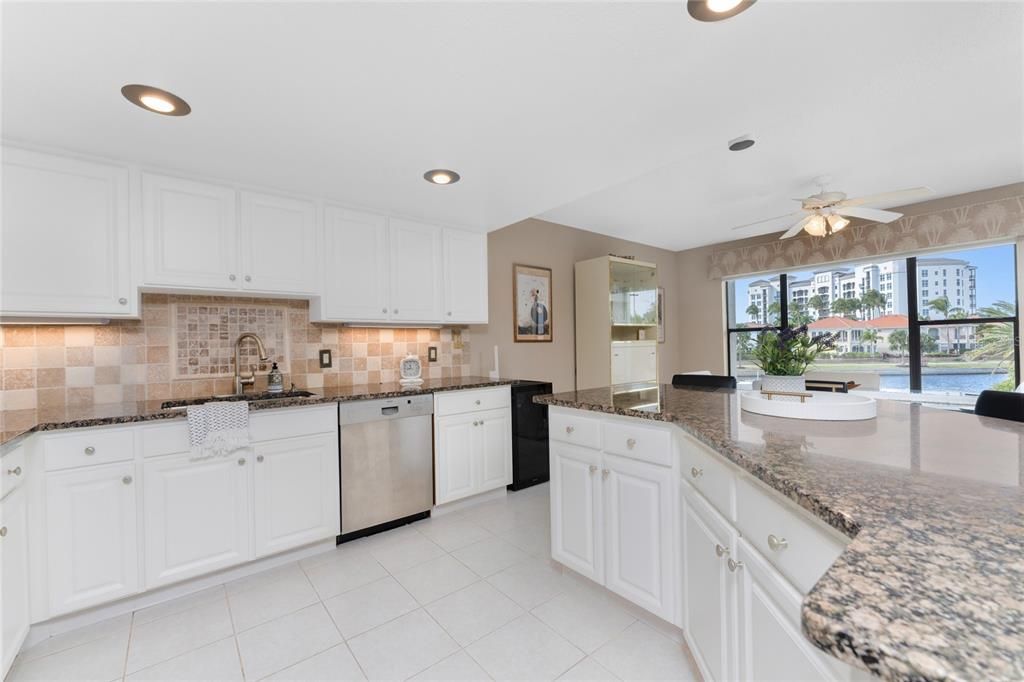 For Sale: $340,000 (2 beds, 2 baths, 1516 Square Feet)