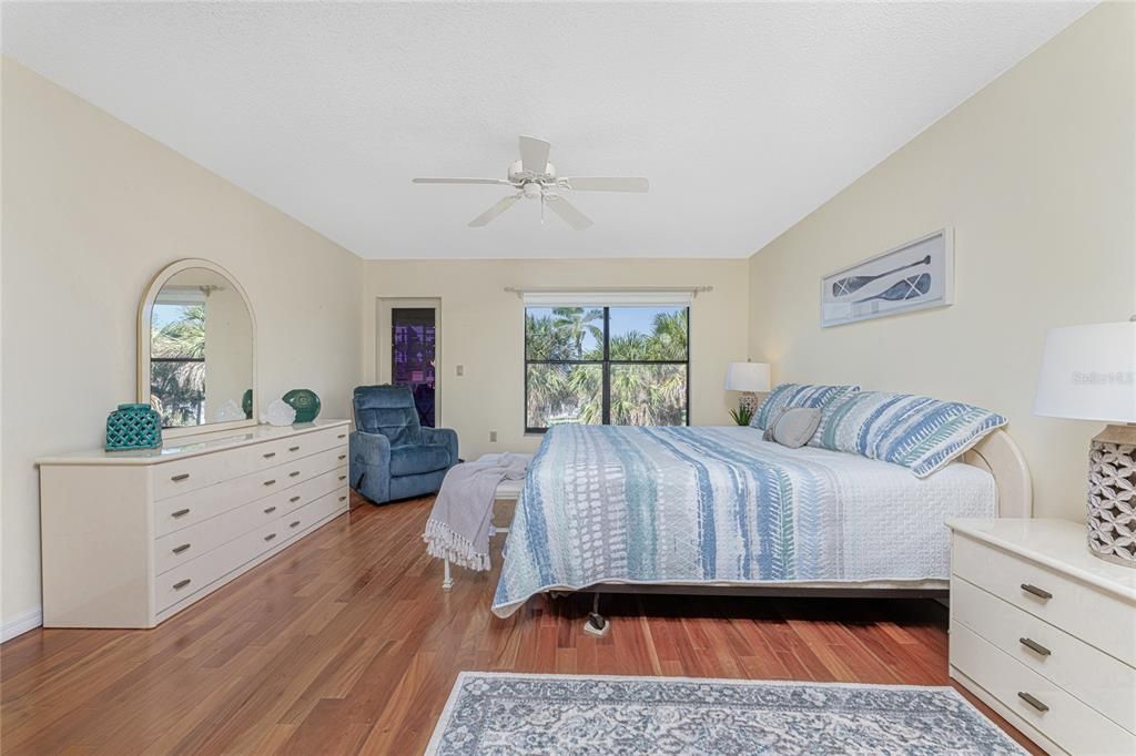 For Sale: $340,000 (2 beds, 2 baths, 1516 Square Feet)