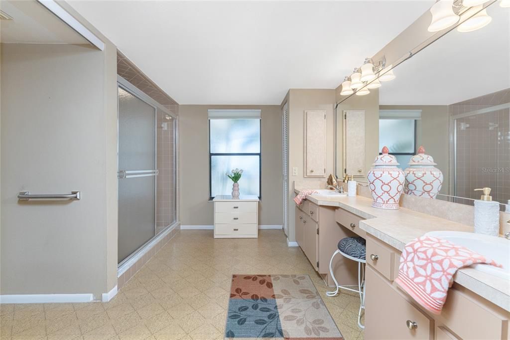 For Sale: $340,000 (2 beds, 2 baths, 1516 Square Feet)