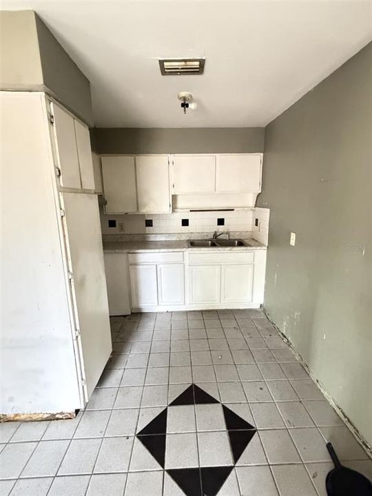 Activo con contrato: $120,000 (3 camas, 1 baños, 864 Pies cuadrados)