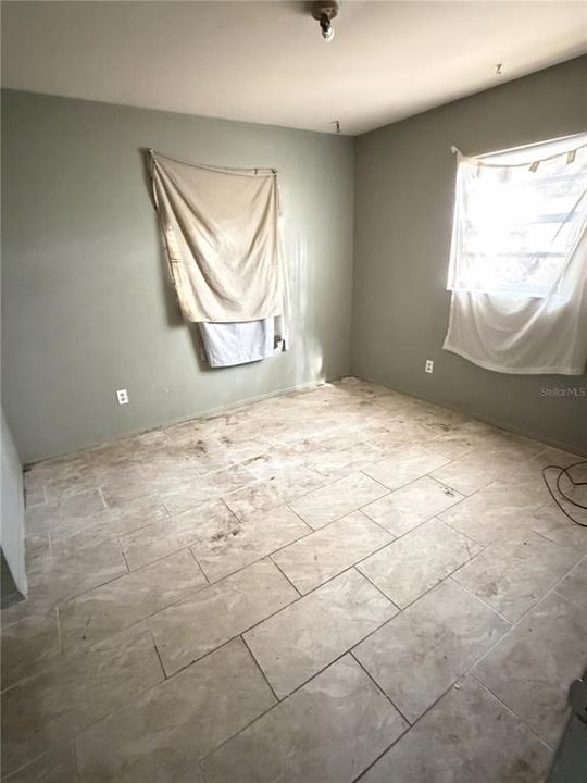 Activo con contrato: $120,000 (3 camas, 1 baños, 864 Pies cuadrados)