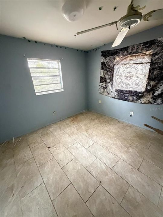 Activo con contrato: $120,000 (3 camas, 1 baños, 864 Pies cuadrados)