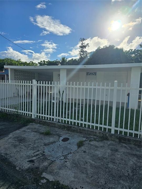 Recently Sold: $165,000 (2 beds, 1 baths, 976 Square Feet)