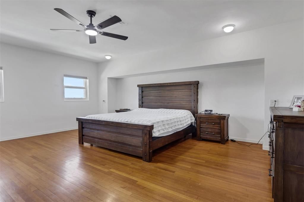 For Sale: $1,199,000 (2 beds, 2 baths, 3059 Square Feet)