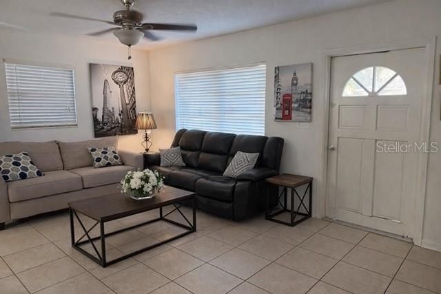 Activo con contrato: $229,900 (2 camas, 1 baños, 801 Pies cuadrados)