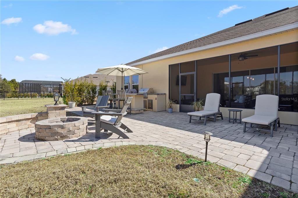 Под контрактом: $890,000 (4 спален, 3 ванн, 3262 Квадратных фут)